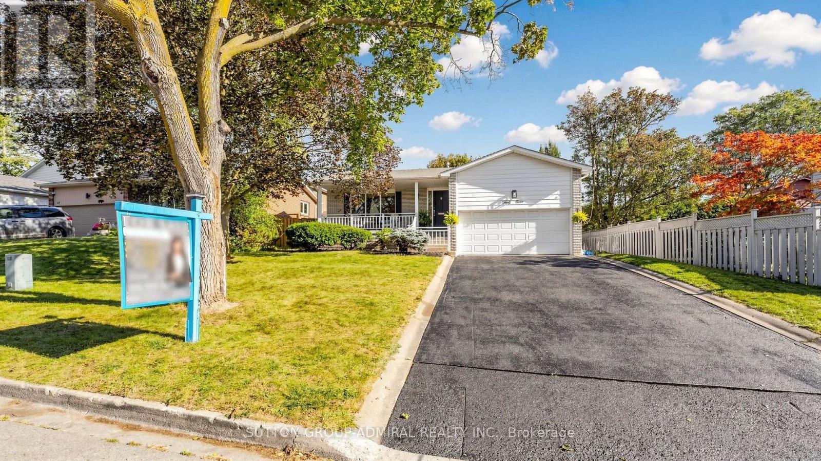 49 Stornoway Crescent Property Photo 1