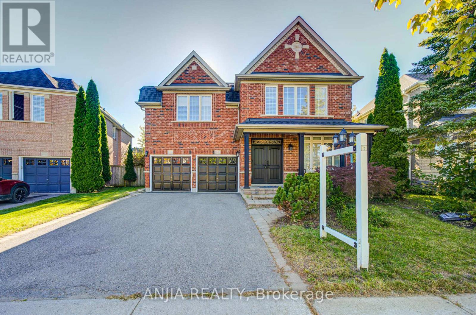 16 Forest Manor Place Property Photo 1
