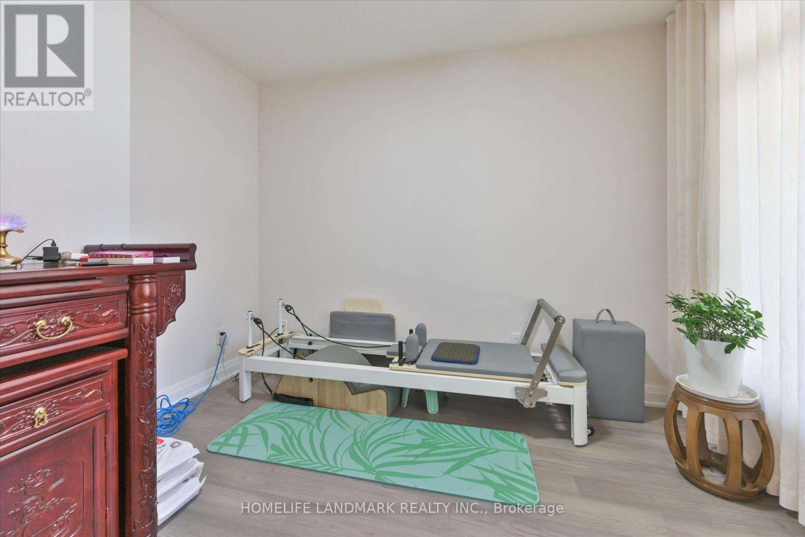 24 Harlan Street Property Photo 4