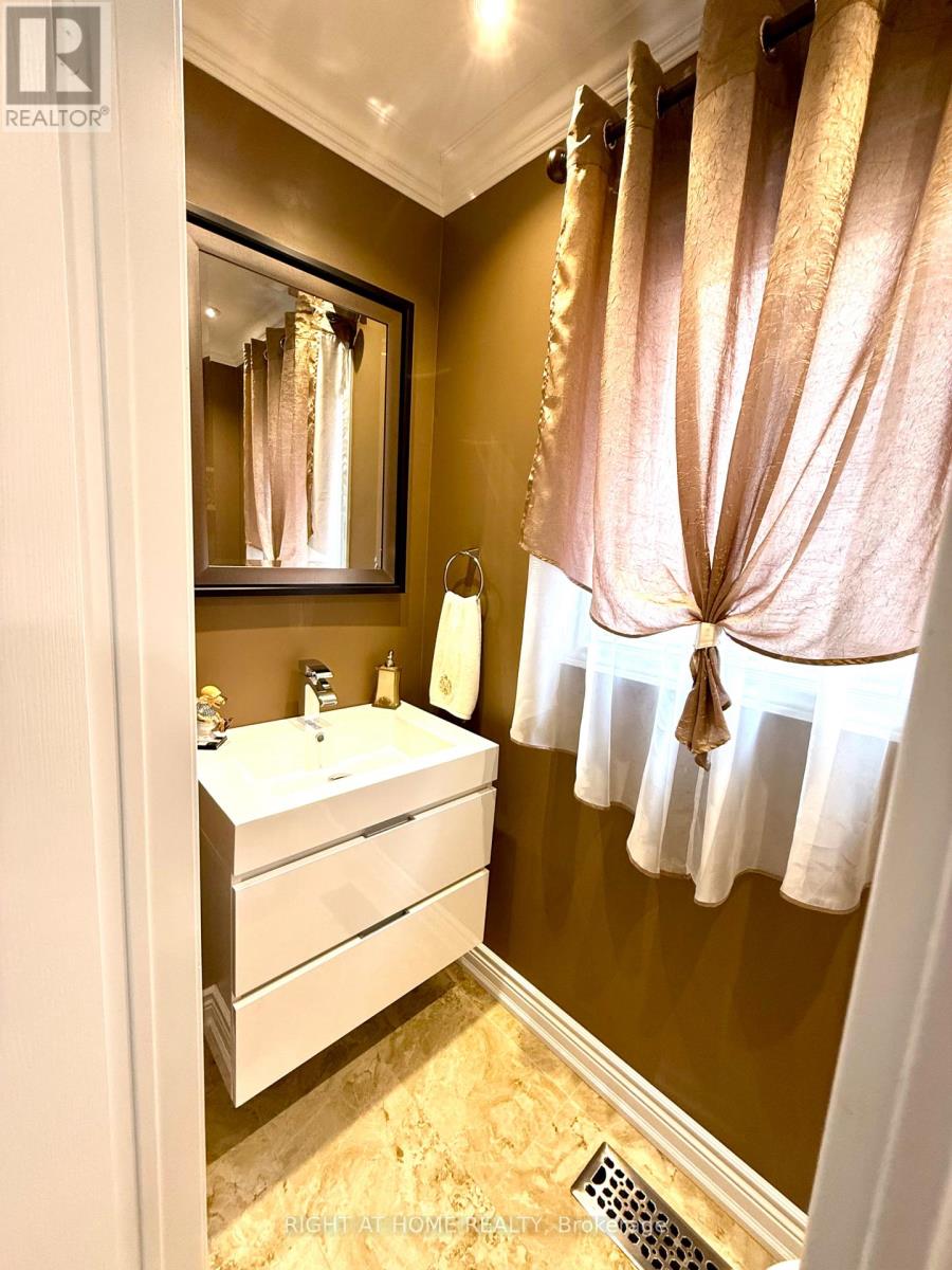 129 Four Seasons Crescent Property Photo 5