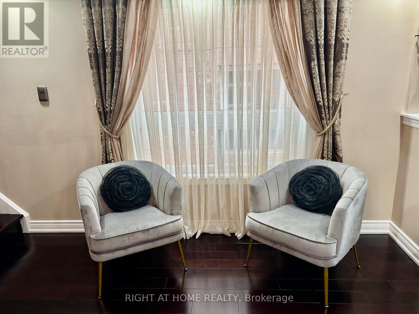 129 Four Seasons Crescent Property Photo 8