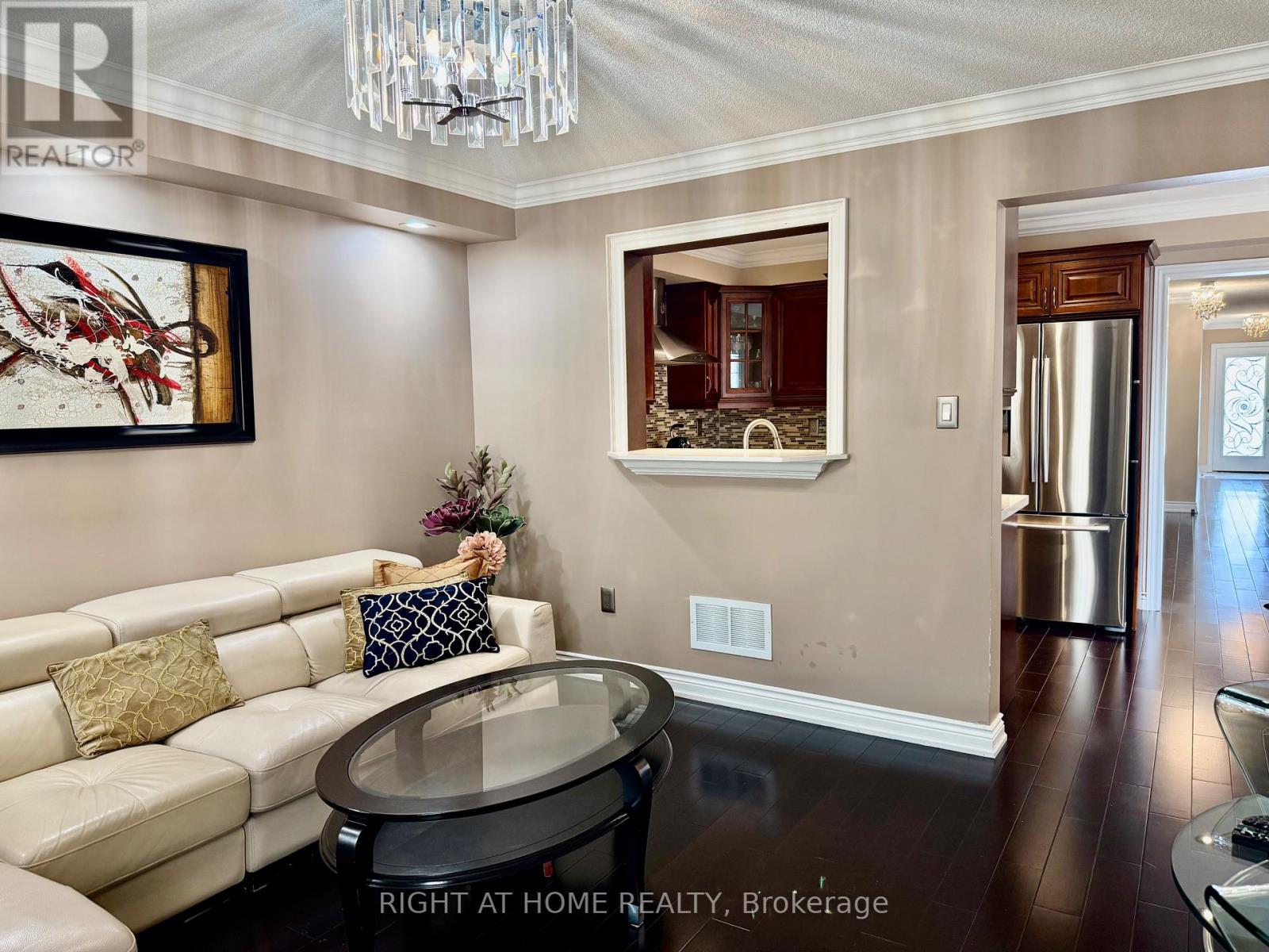 129 Four Seasons Crescent Property Photo 14