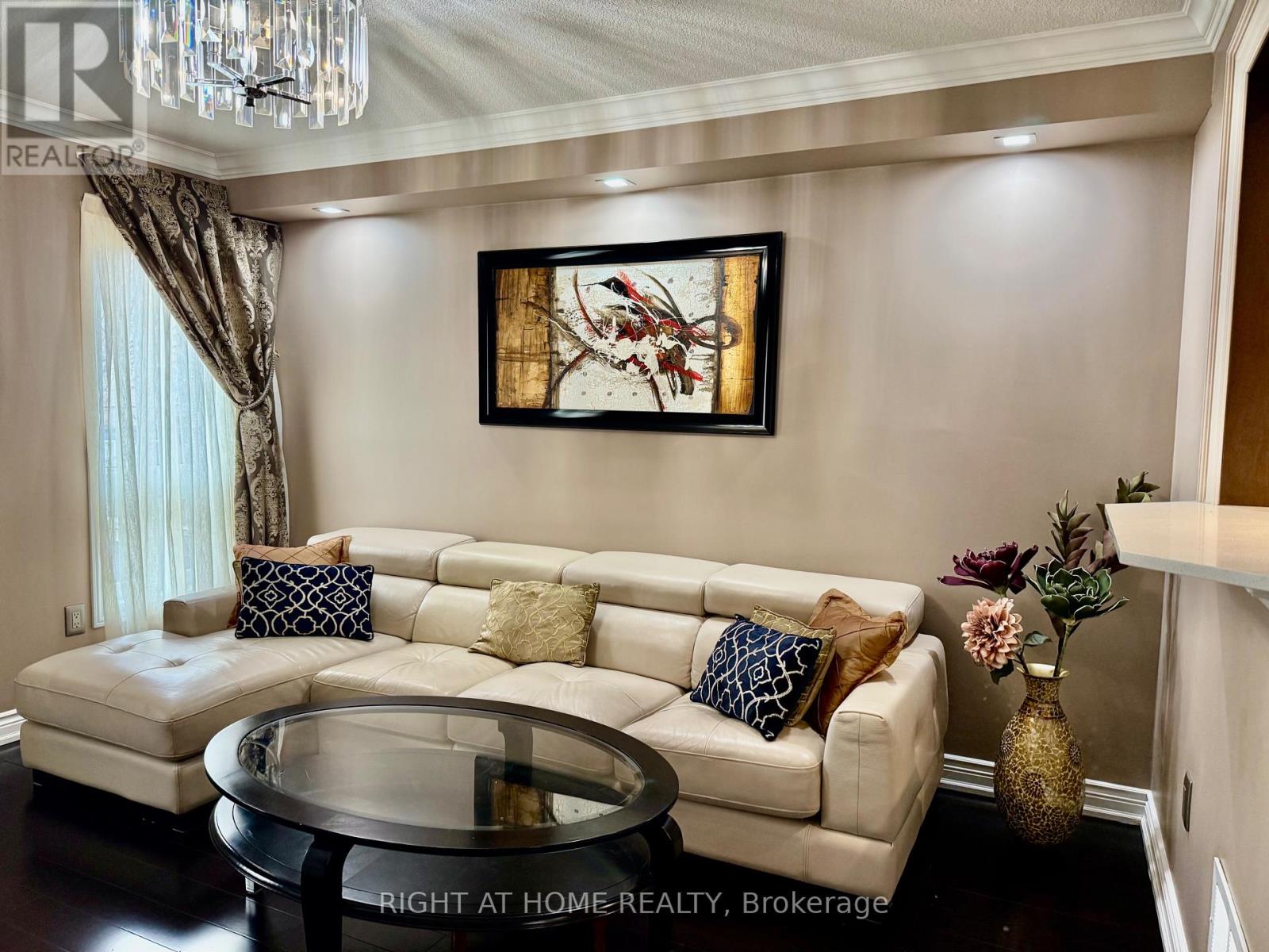 129 Four Seasons Crescent Property Photo 15