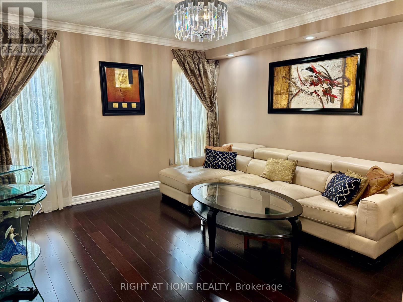 129 Four Seasons Crescent Property Photo 16