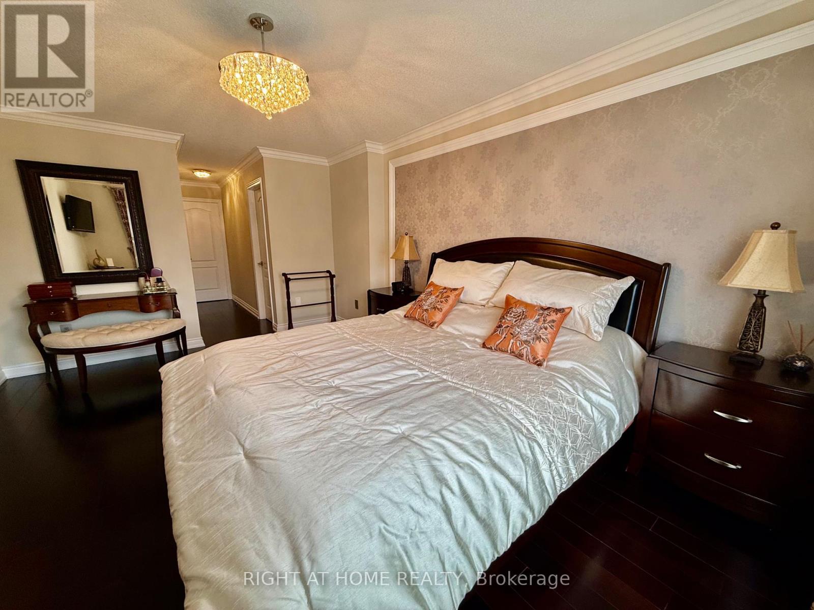 129 Four Seasons Crescent Property Photo 20