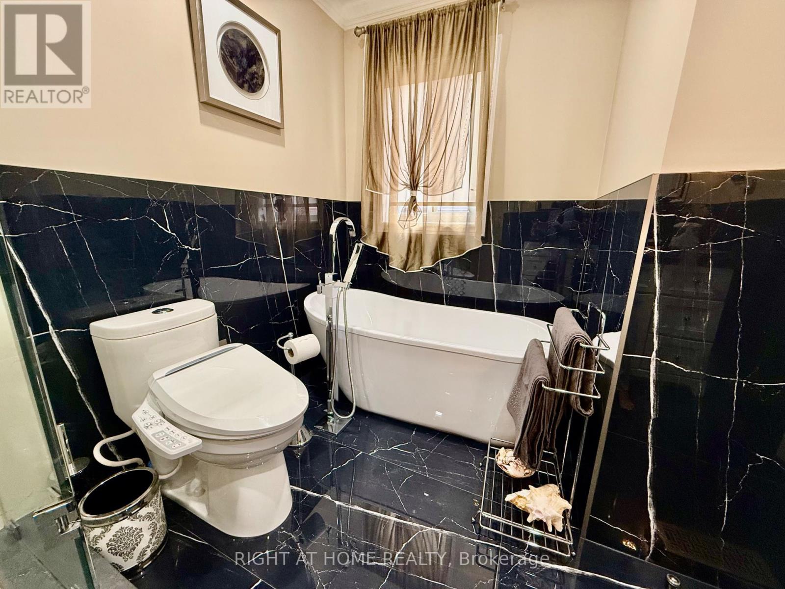 129 Four Seasons Crescent Property Photo 23