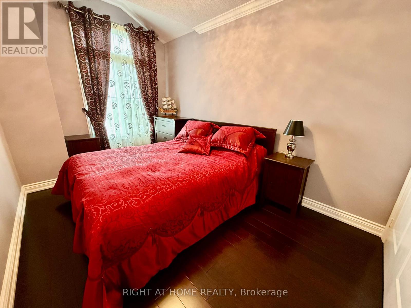129 Four Seasons Crescent Property Photo 25