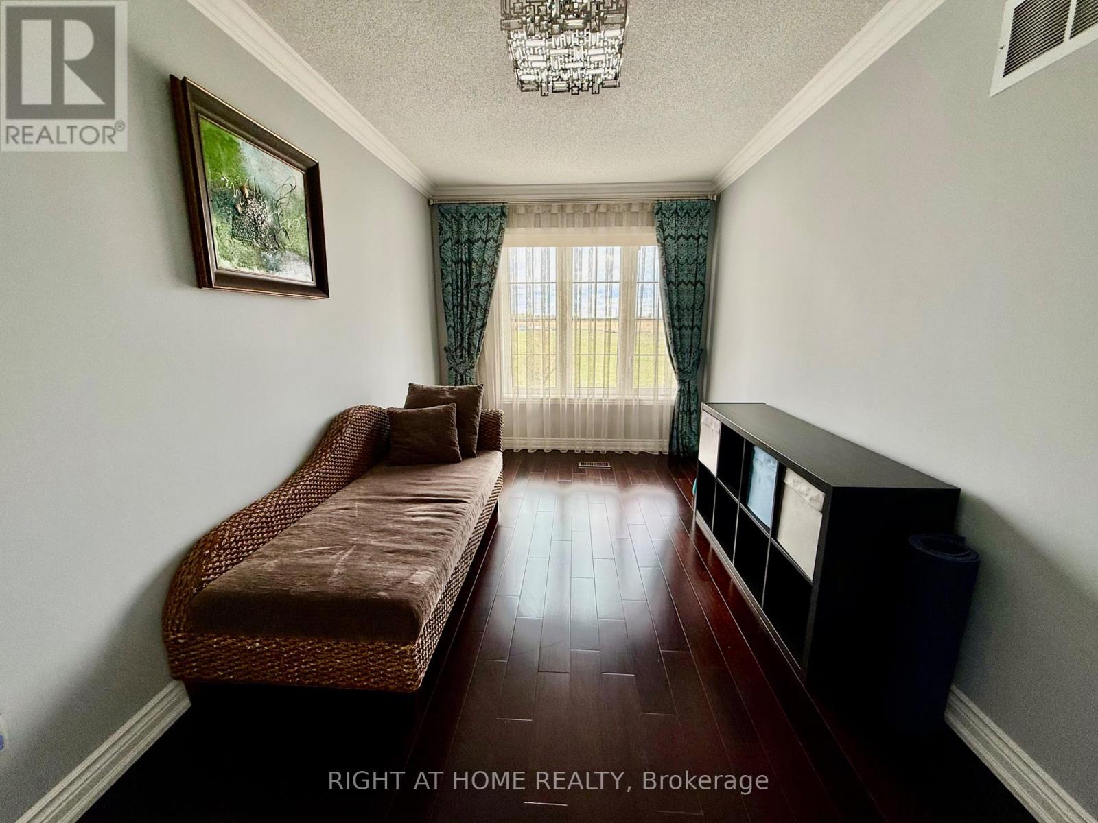 129 Four Seasons Crescent Property Photo 30