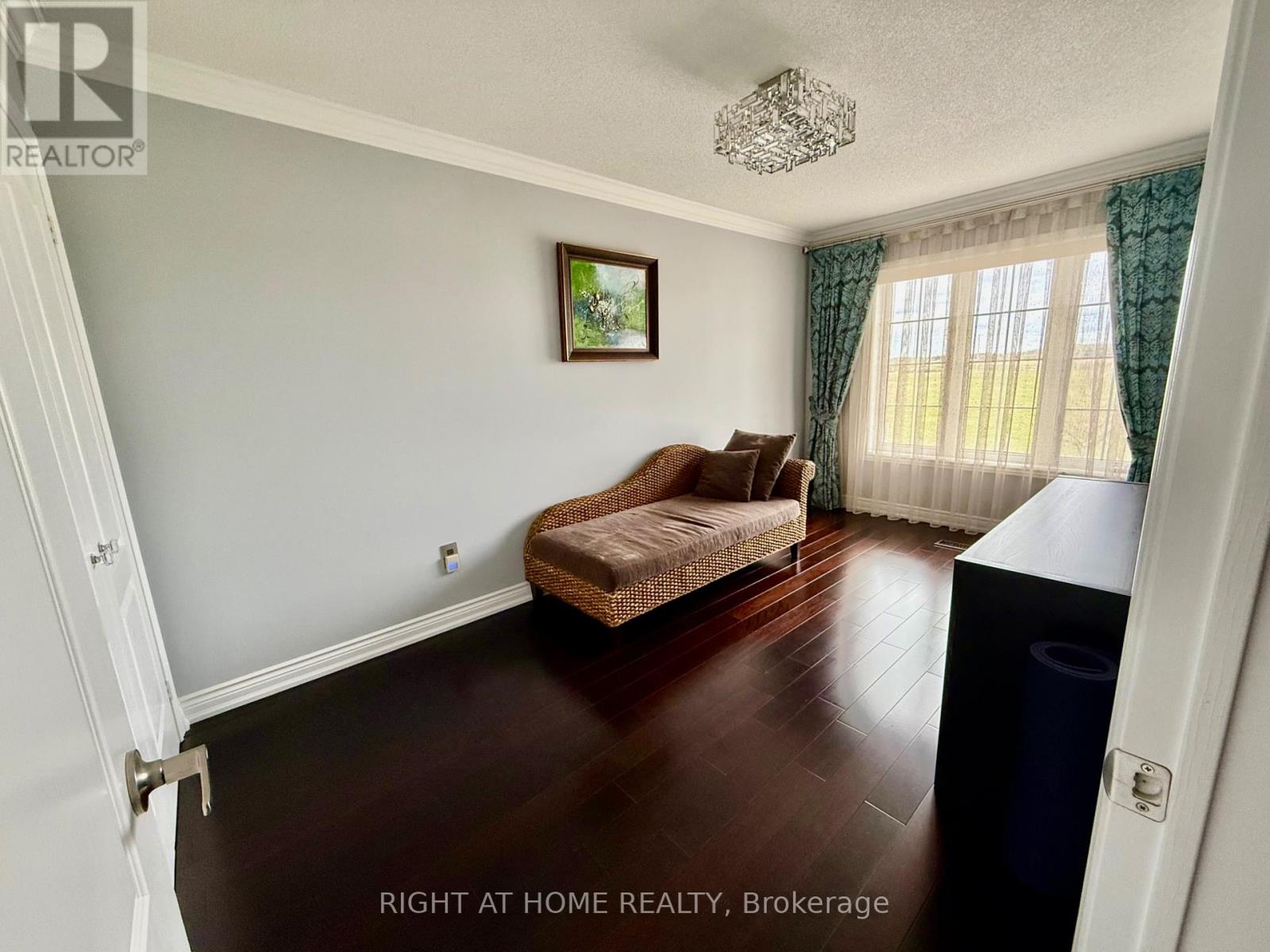 129 Four Seasons Crescent Property Photo 31