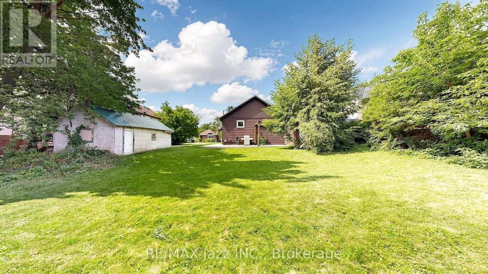 388 Eagle Street Property Photo 20