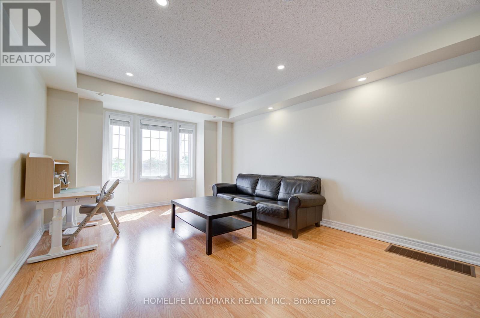 9976 Mccowan Road Property Photo 14