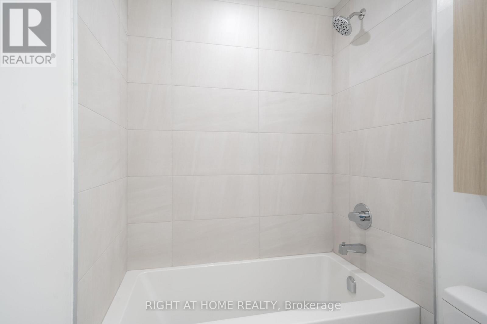 2406 - 50 Upper Mall Way Property Photo 21