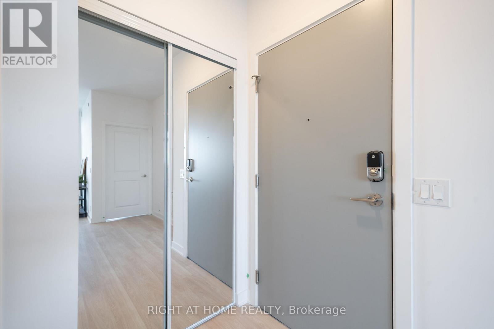 2406 - 50 Upper Mall Way Property Photo 22
