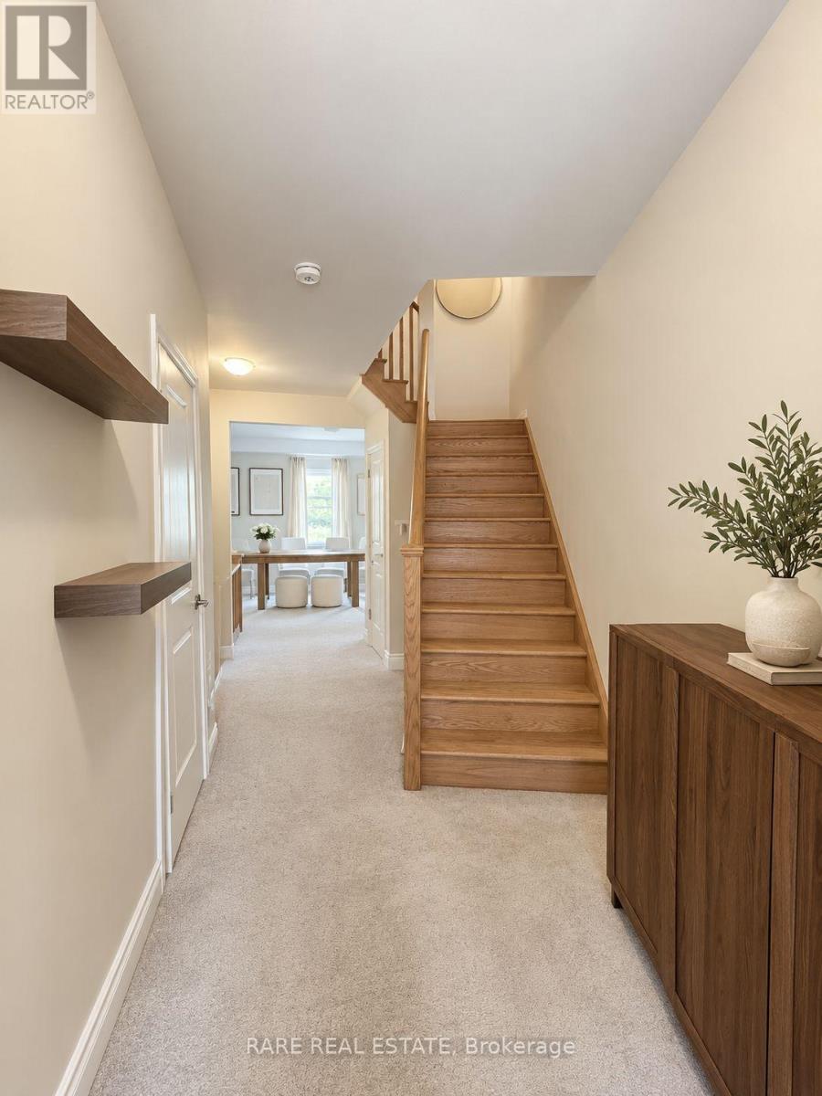55 Inverary Crescent Property Photo 2