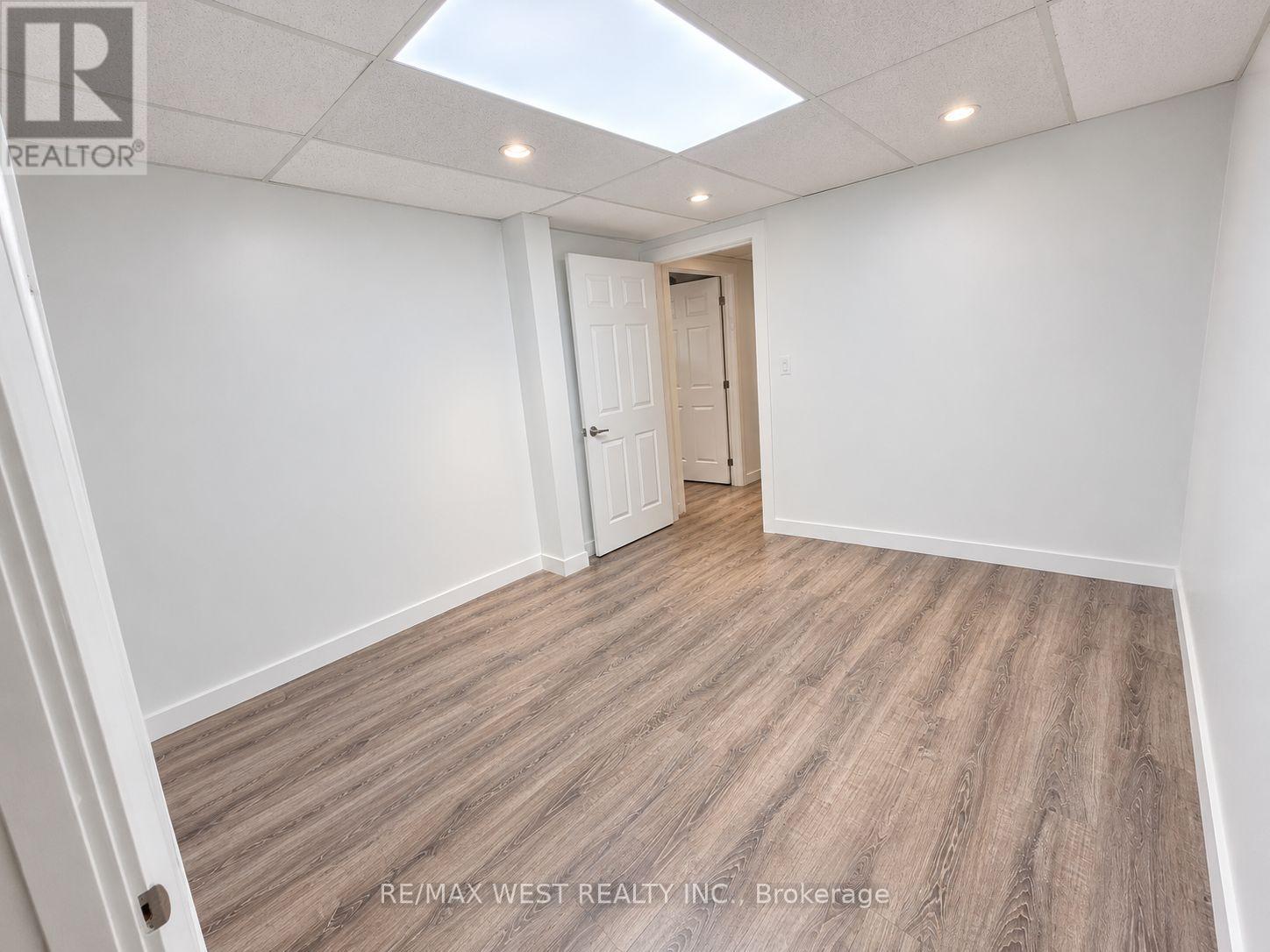1b - Rm 2 - 1102 Centre Street Property Photo 1
