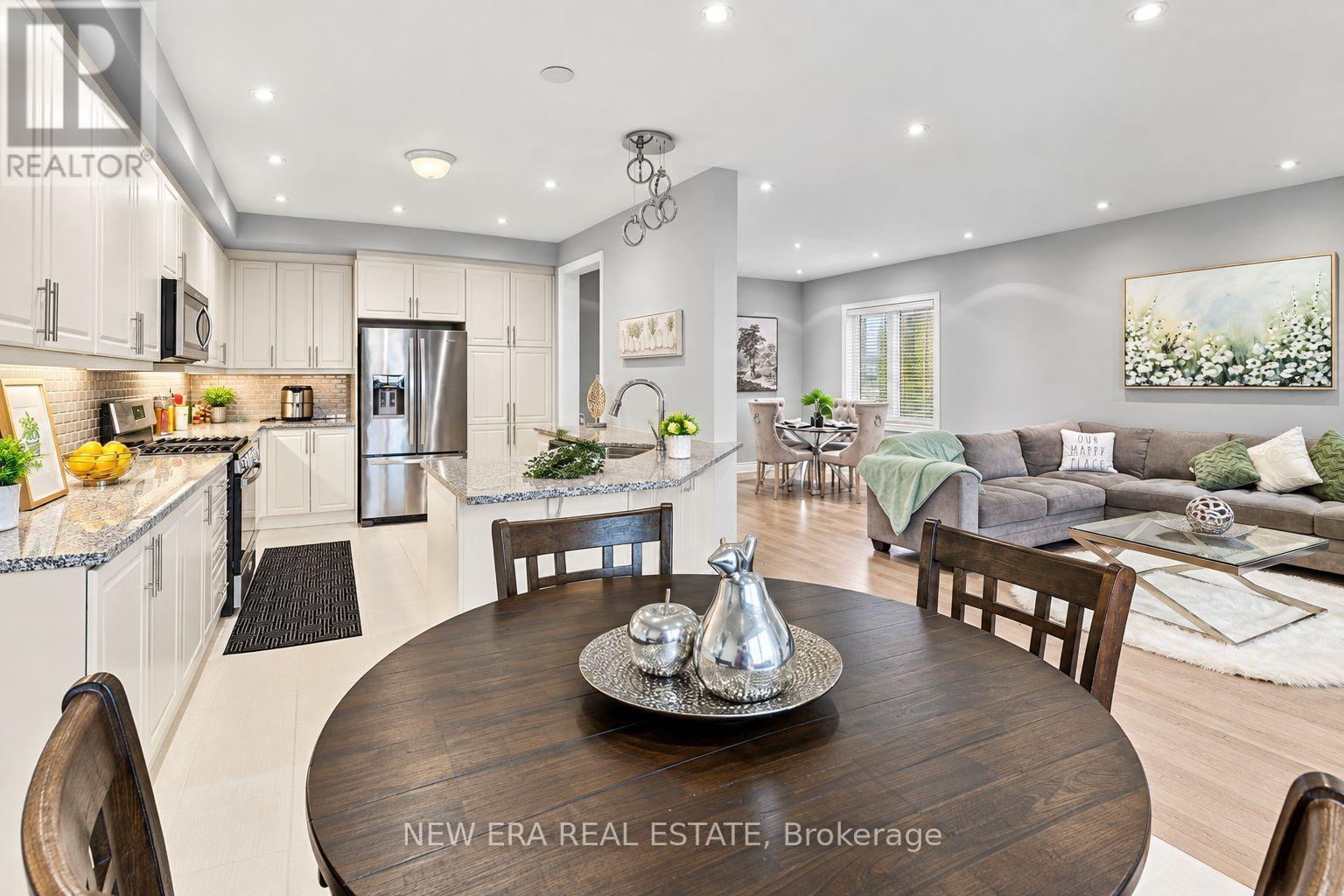 124 Walker Boulevard Property Photo 3