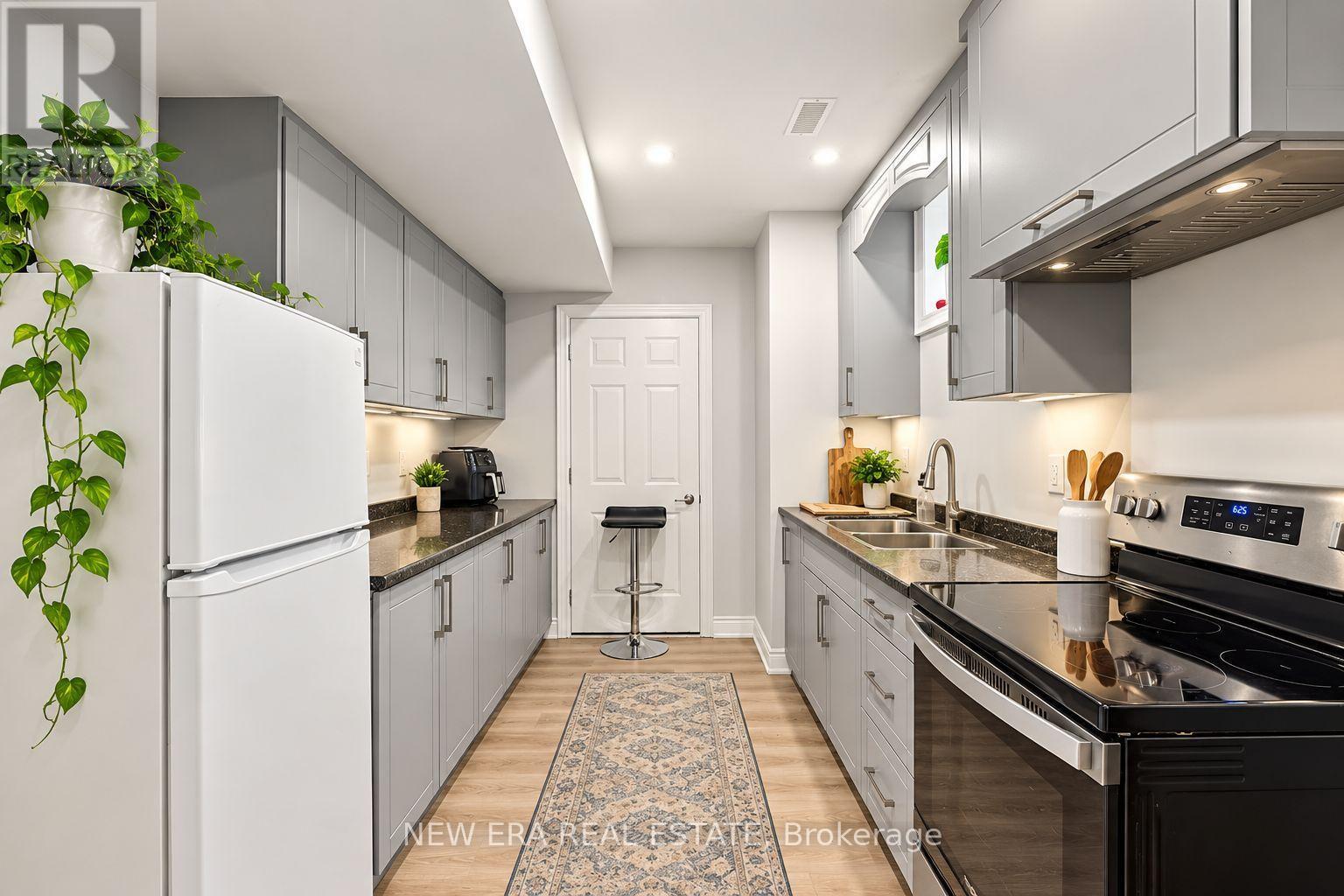 124 Walker Boulevard Property Photo 20