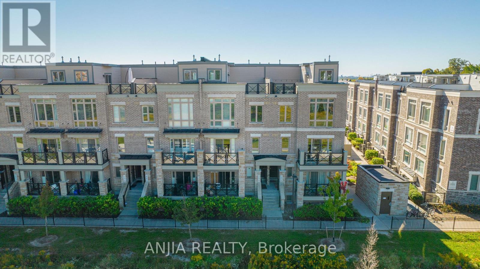 207 - 10 Dunsheath Way Property Photo 1