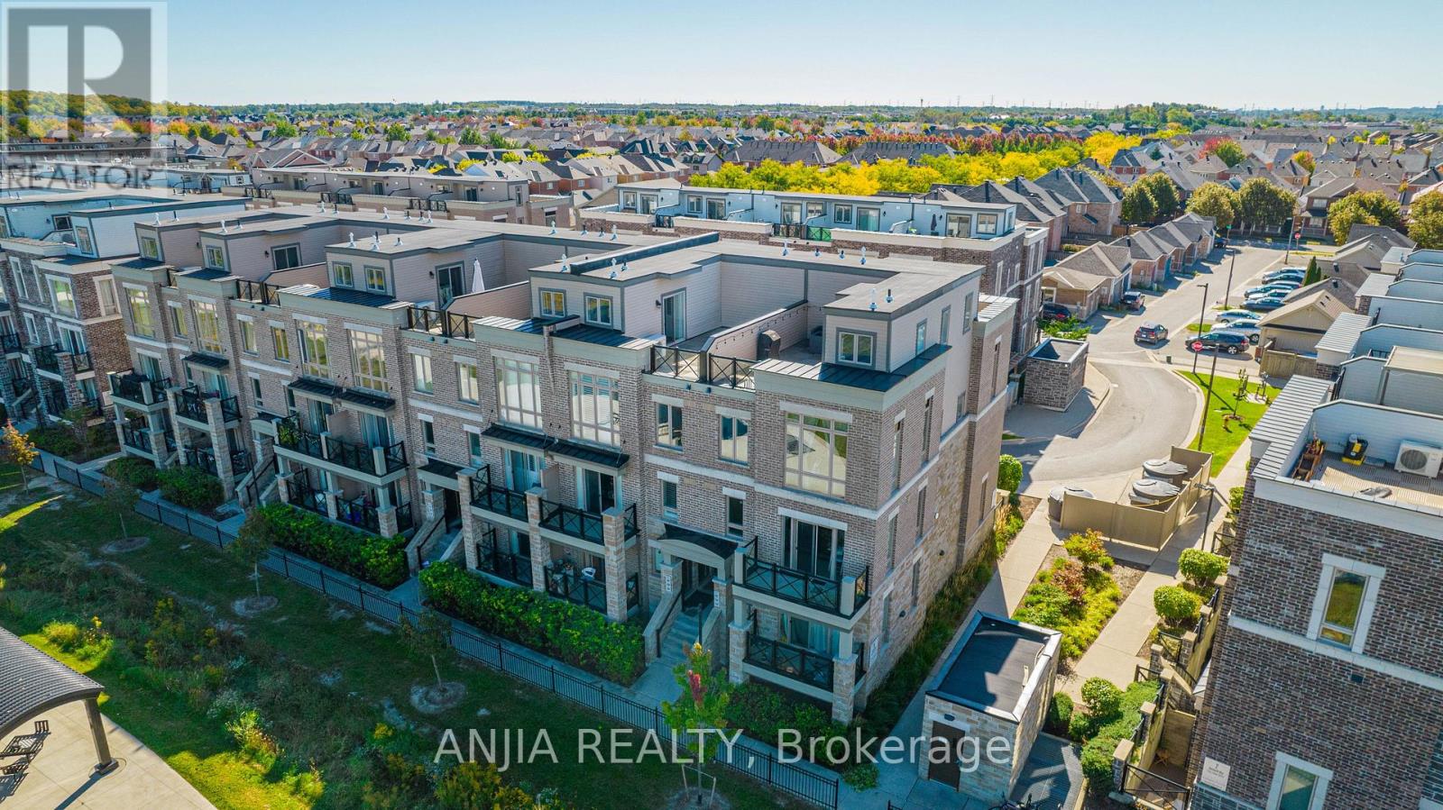 207 - 10 Dunsheath Way Property Photo 2
