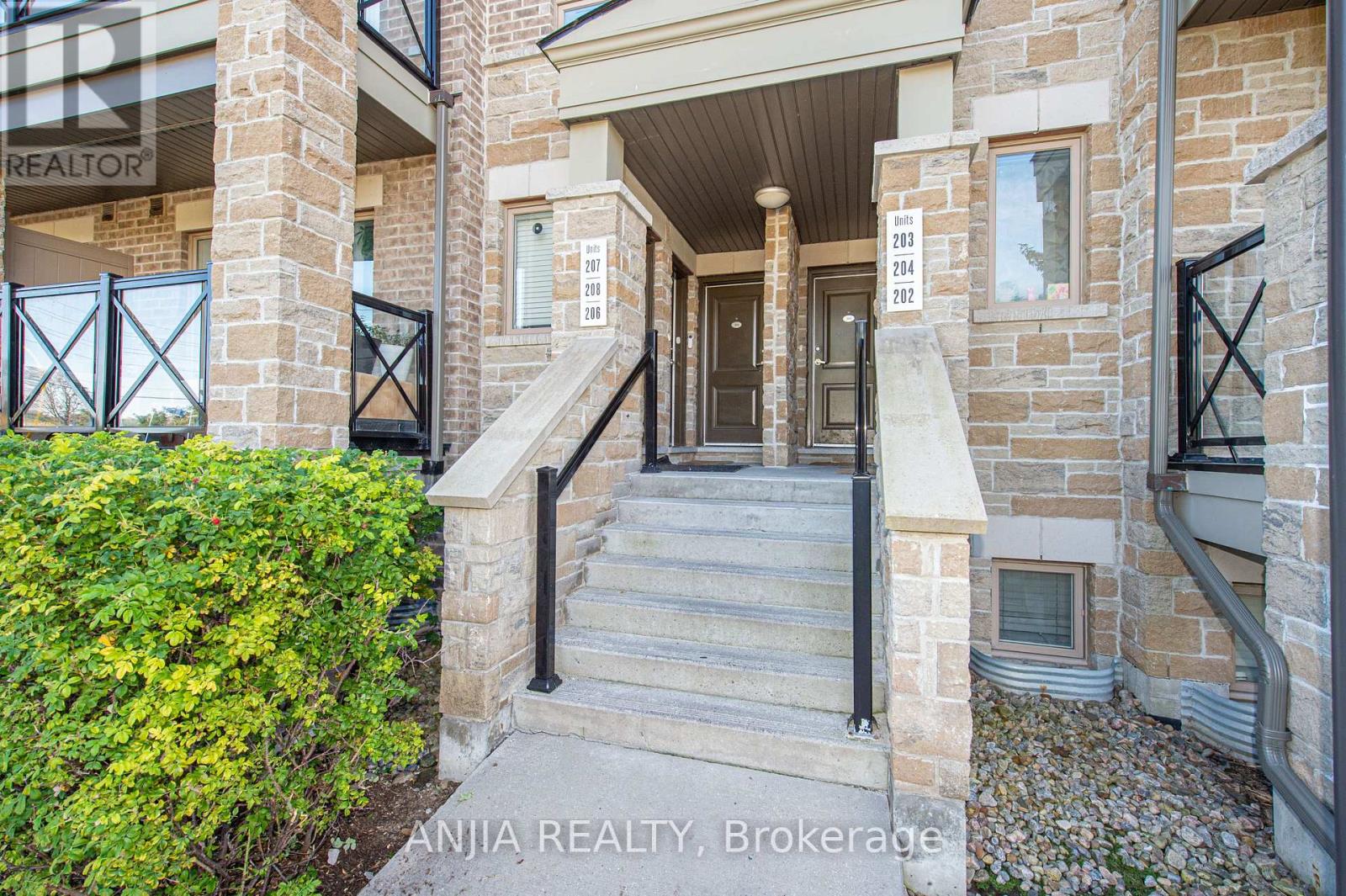 207 - 10 Dunsheath Way Property Photo 3