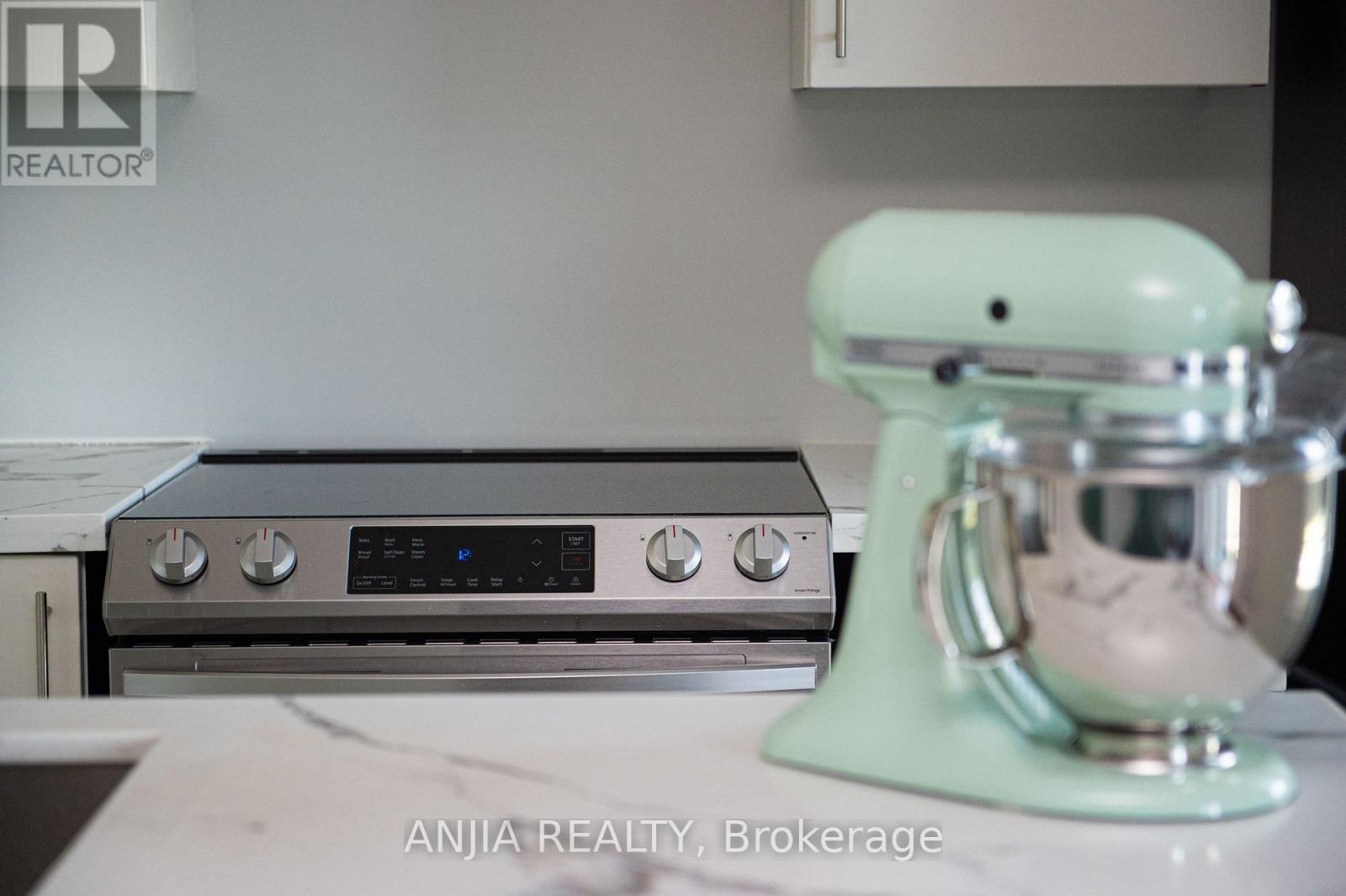 207 - 10 Dunsheath Way Property Photo 11