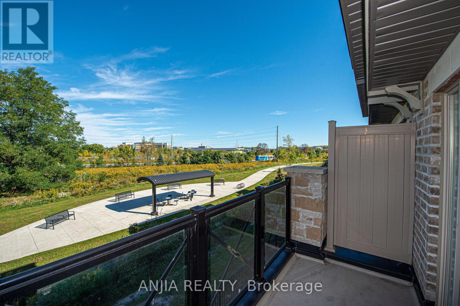 207 - 10 Dunsheath Way Property Photo 16