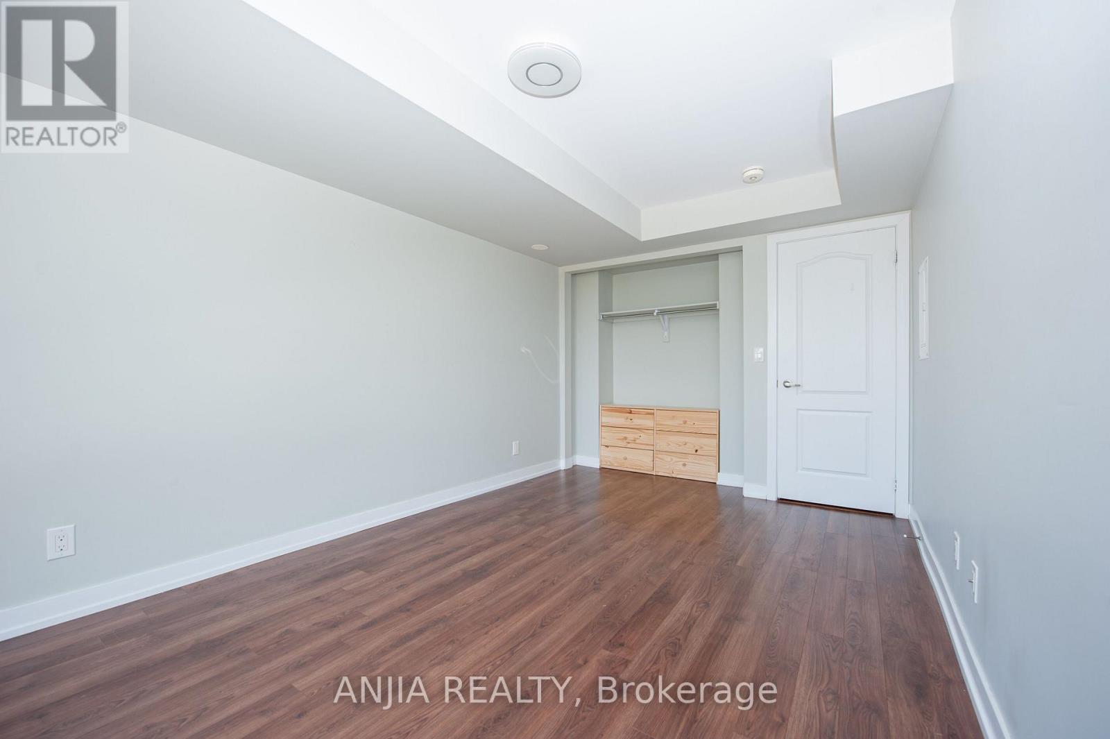 207 - 10 Dunsheath Way Property Photo 20