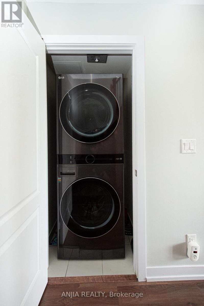 207 - 10 Dunsheath Way Property Photo 25