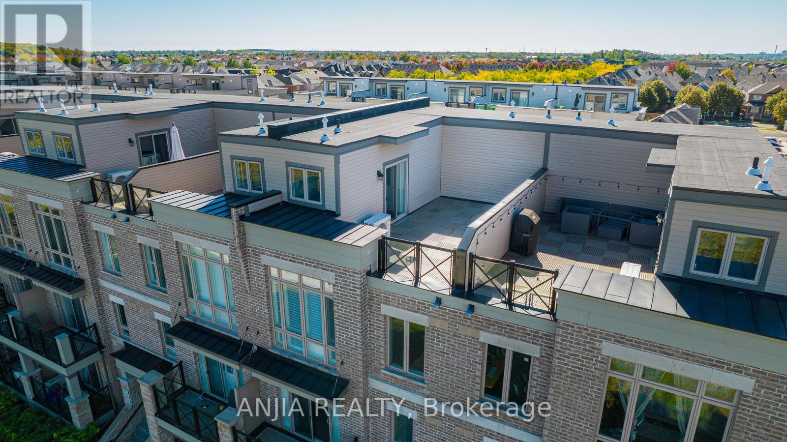 207 - 10 Dunsheath Way Property Photo 31