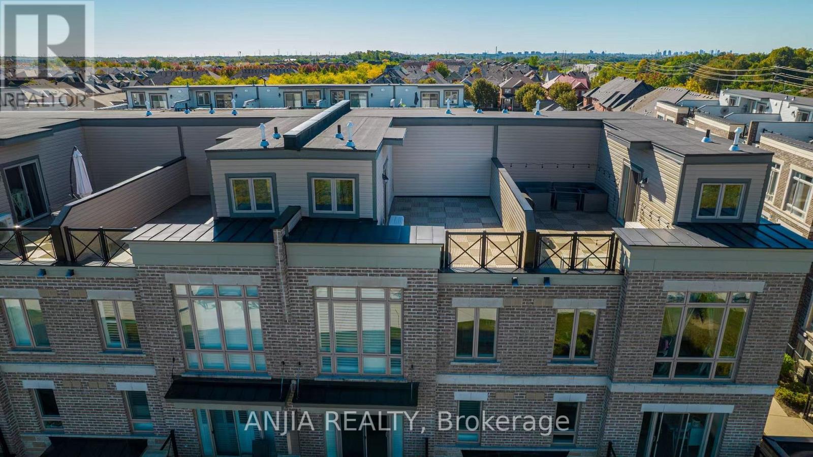207 - 10 Dunsheath Way Property Photo 32
