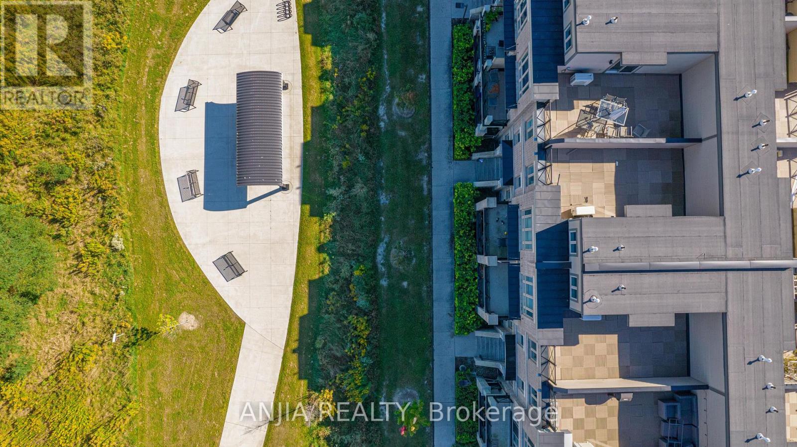 207 - 10 Dunsheath Way Property Photo 33