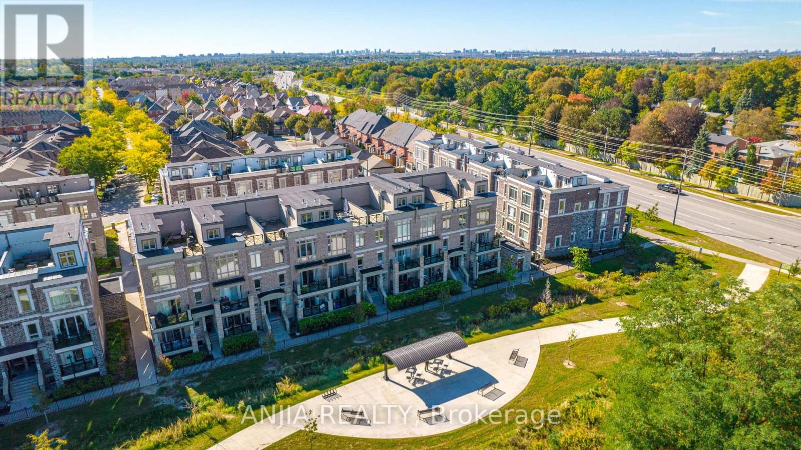 207 - 10 Dunsheath Way Property Photo 35