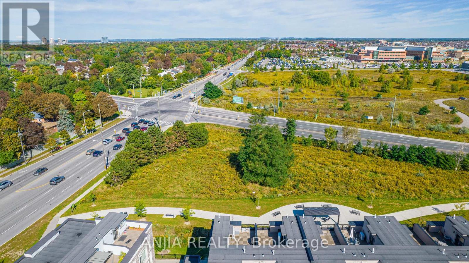 207 - 10 Dunsheath Way Property Photo 37