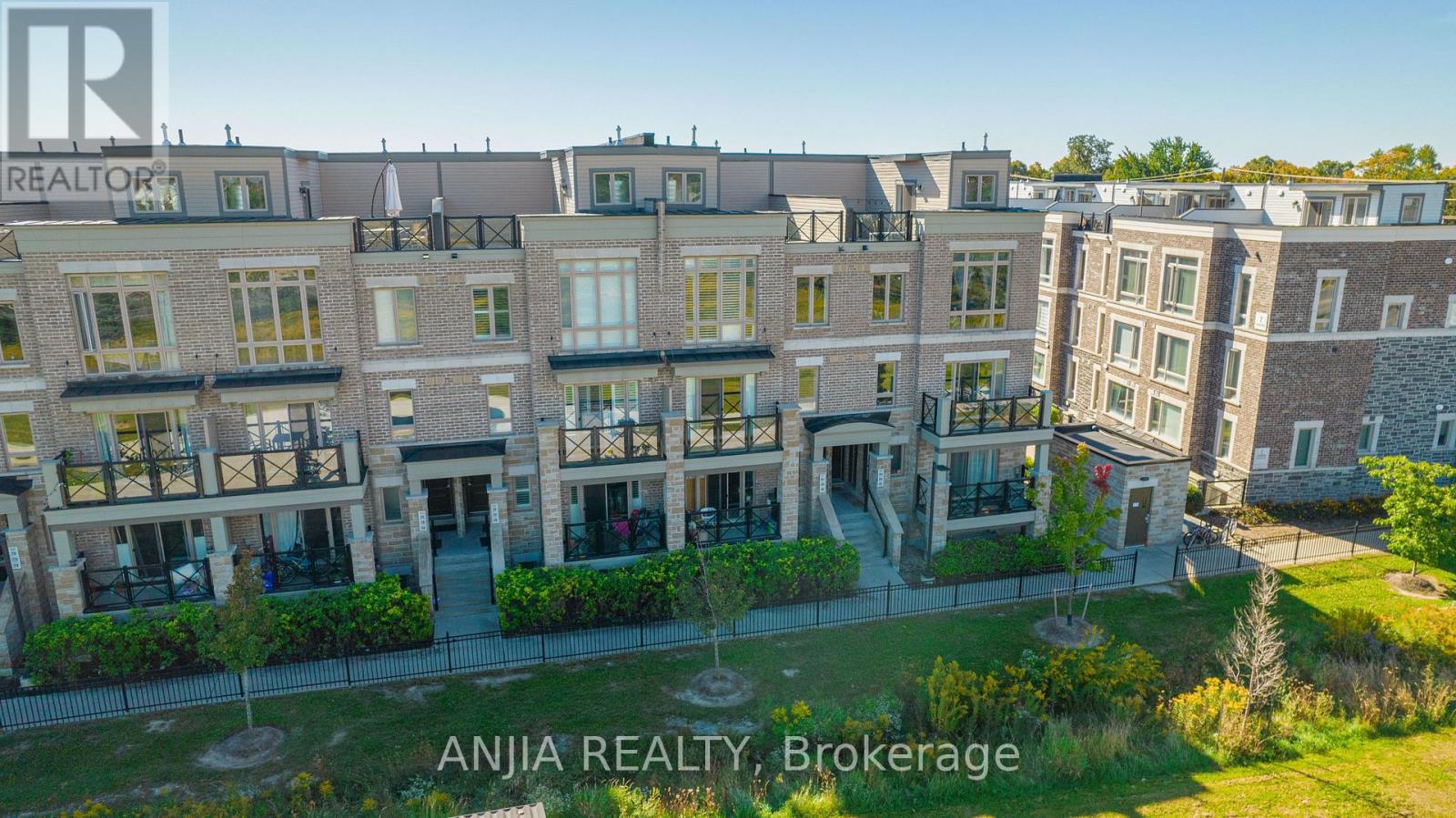 207 - 10 Dunsheath Way Property Photo 38