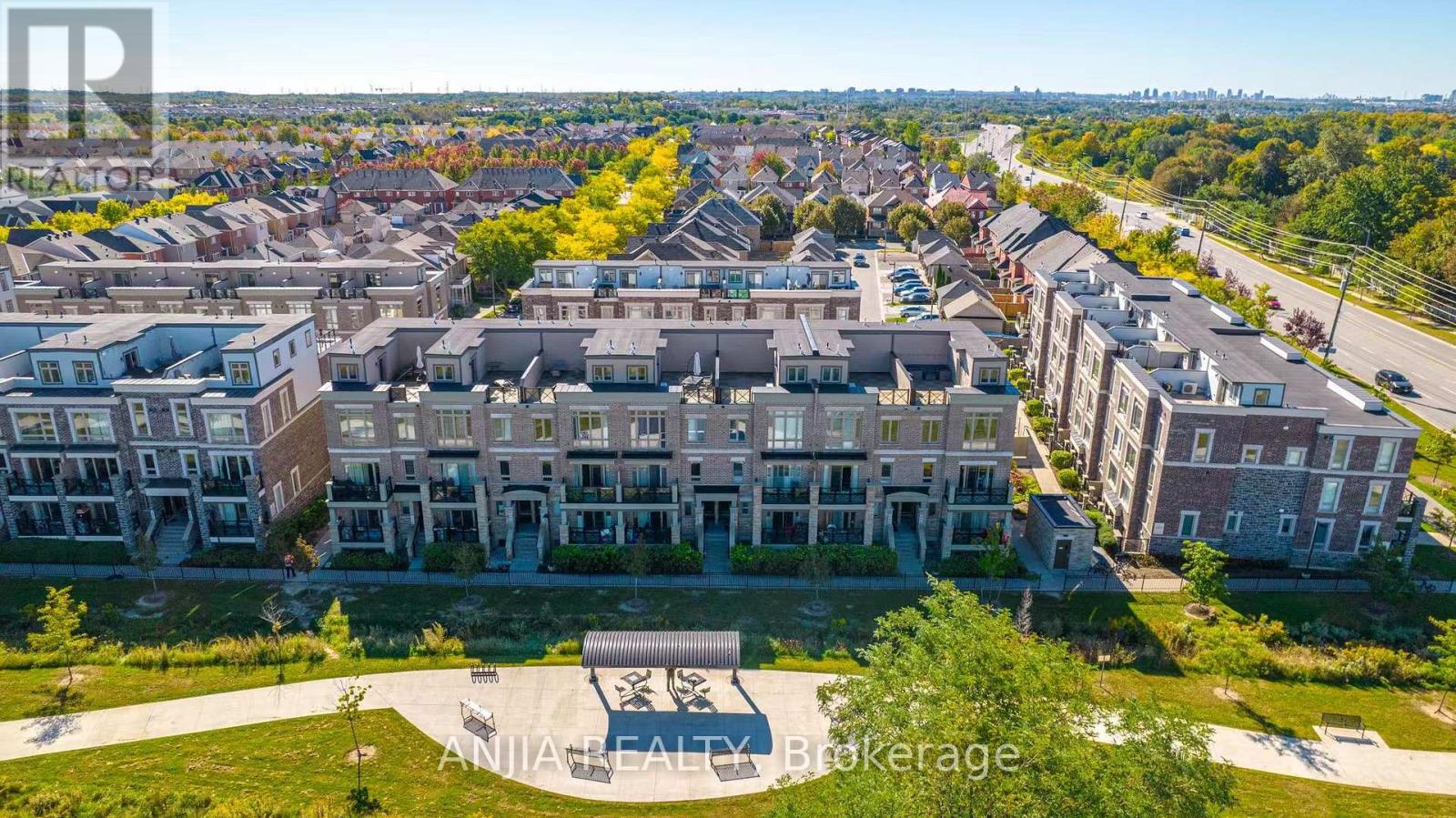 207 - 10 Dunsheath Way Property Photo 39