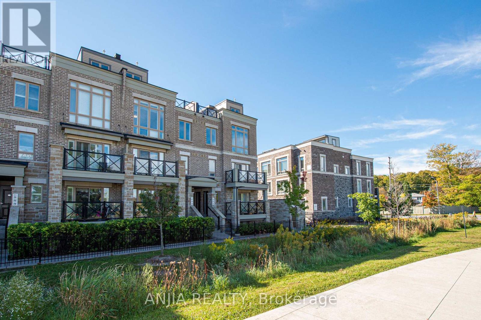 207 - 10 Dunsheath Way Property Photo 40