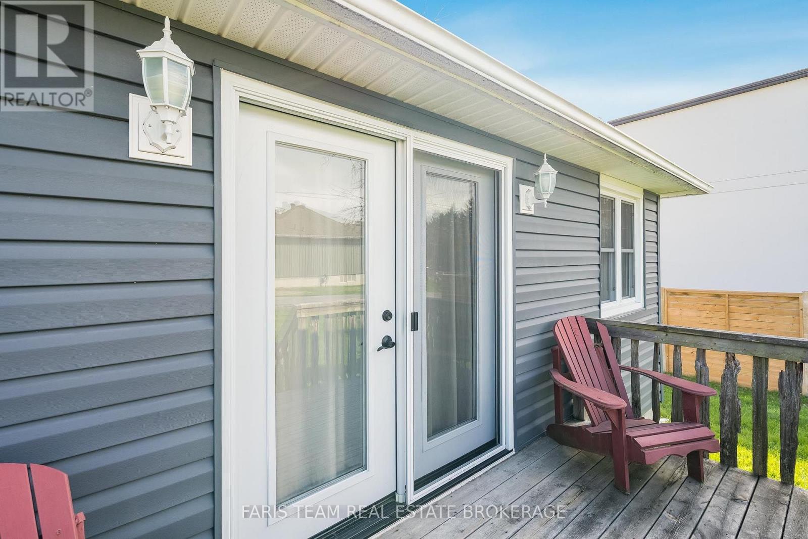 1417 Maple Way Property Photo 4