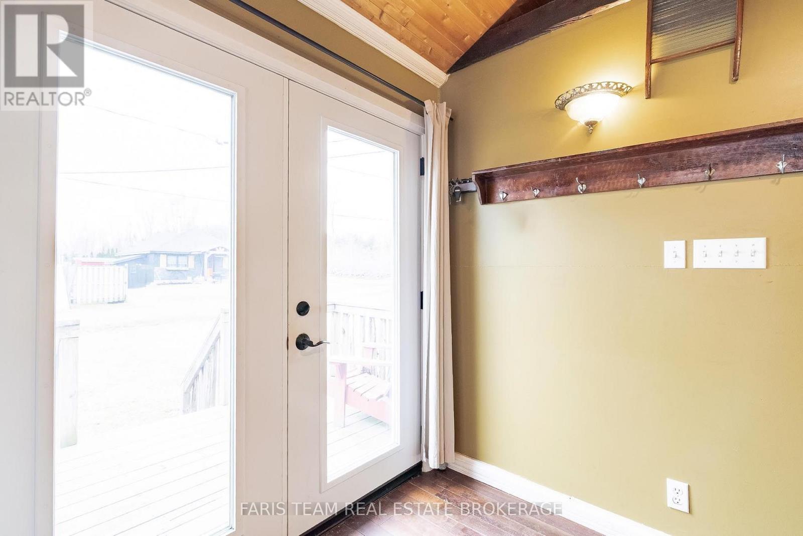 1417 Maple Way Property Photo 5