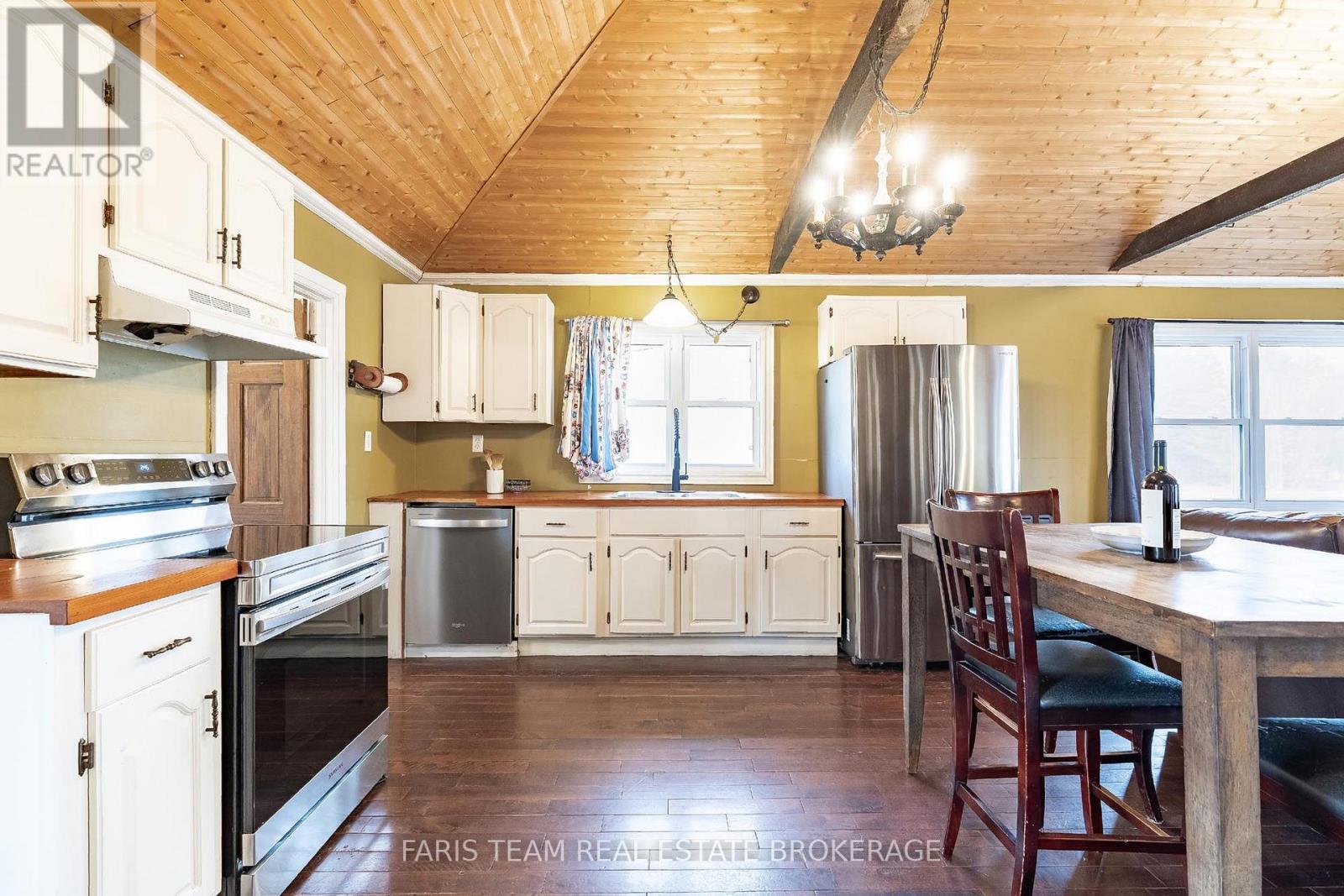 1417 Maple Way Property Photo 6