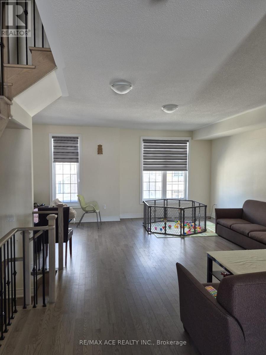 32 Andress Way Property Photo 2