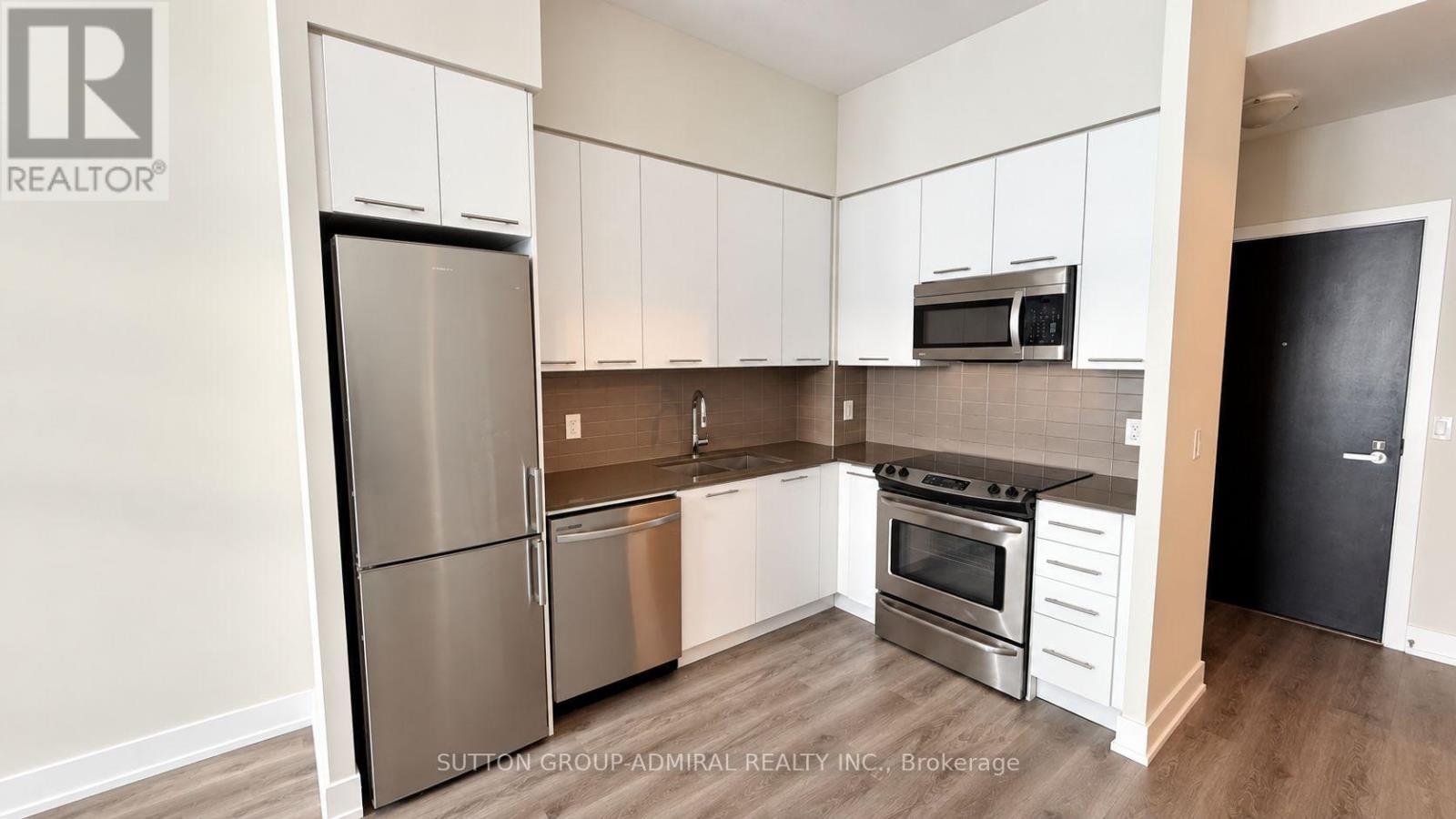 744 - 9471 Yonge Street Property Photo 2
