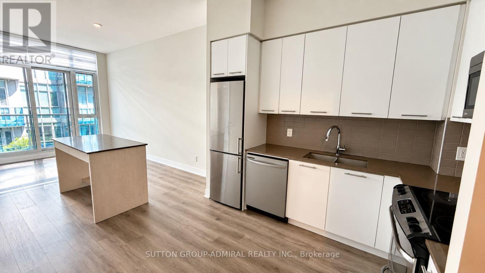 744 - 9471 Yonge Street Property Photo 3