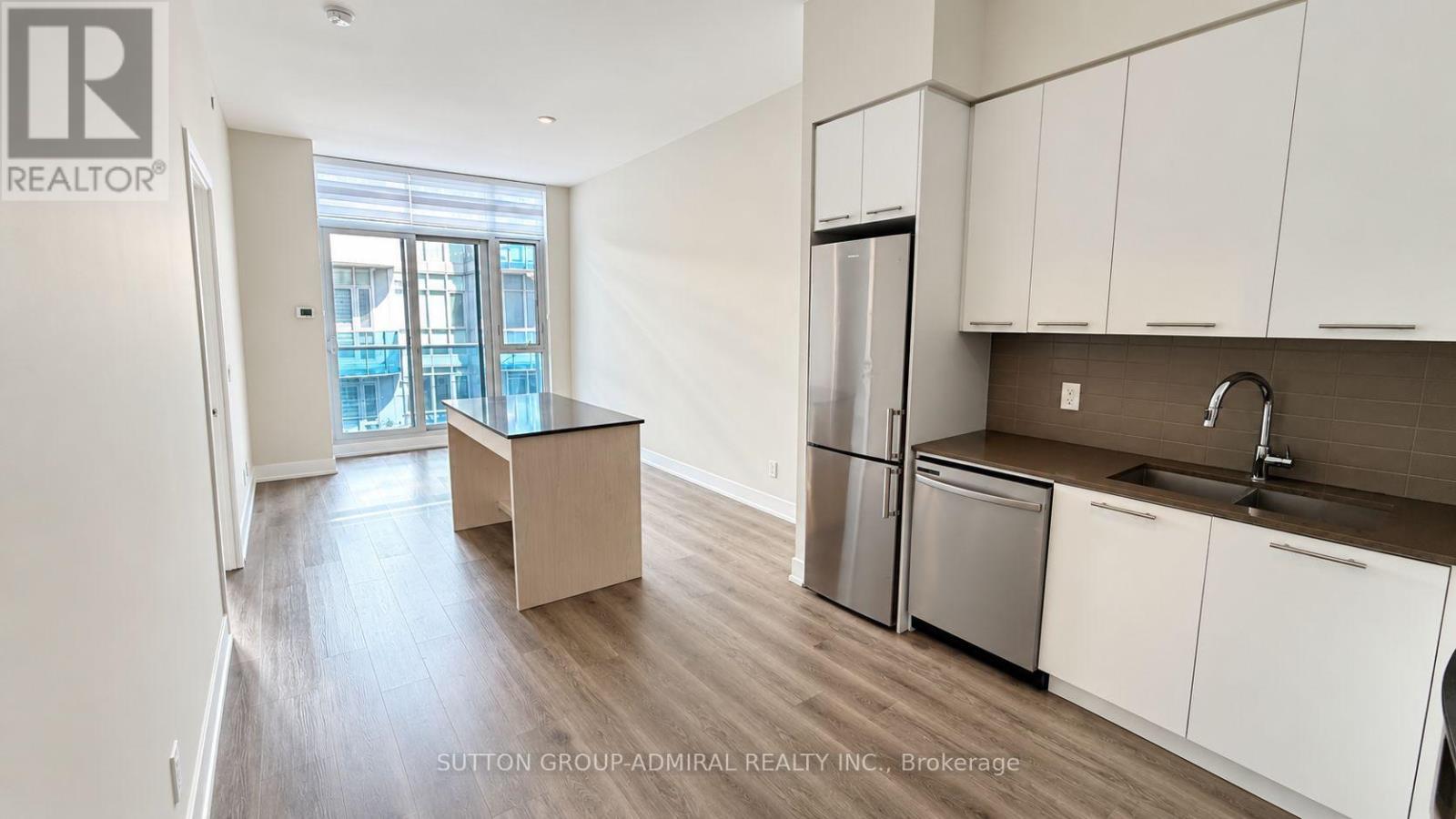 744 - 9471 Yonge Street Property Photo 4