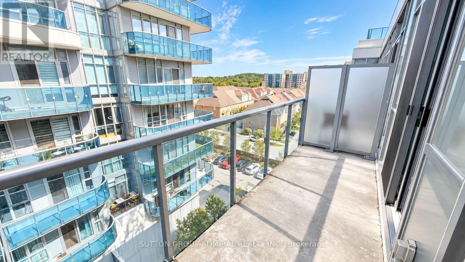 744 - 9471 Yonge Street Property Photo 8