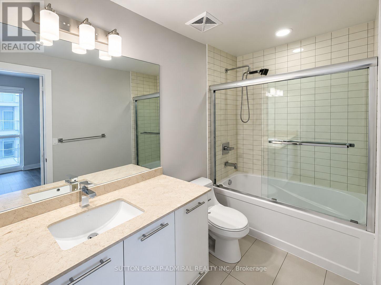 744 - 9471 Yonge Street Property Photo 9