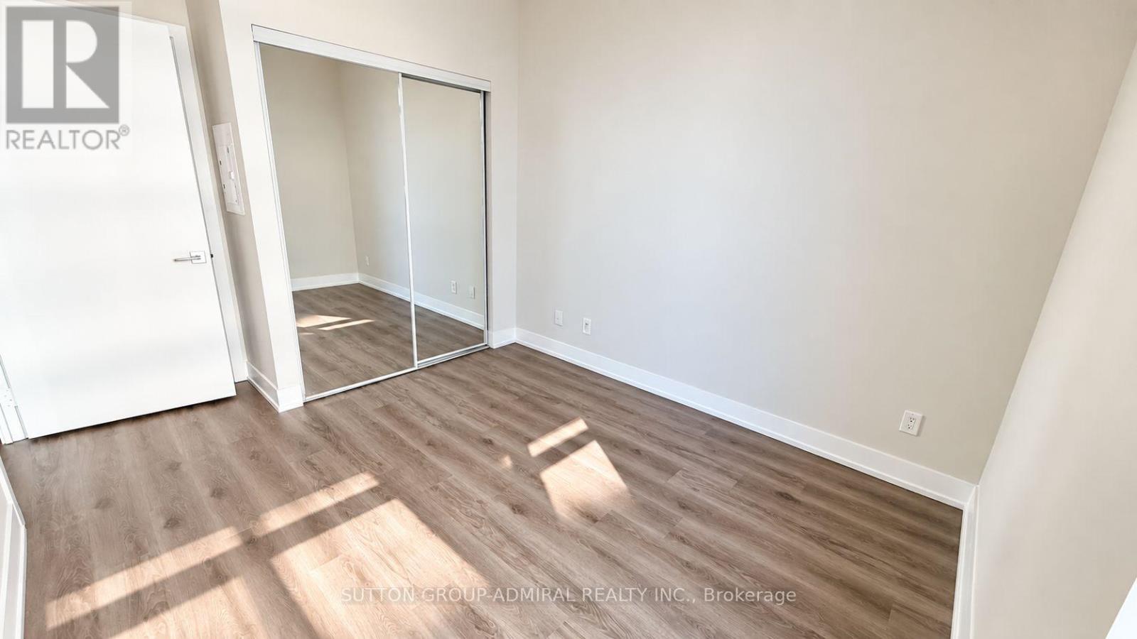 744 - 9471 Yonge Street Property Photo 10