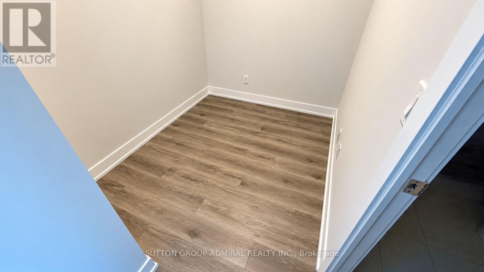 744 - 9471 Yonge Street Property Photo 12