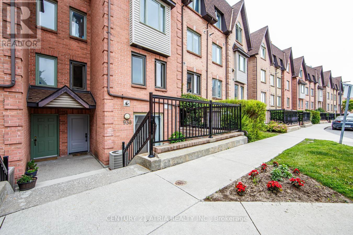 938 - 75 Weldrick Road E Property Photo 3