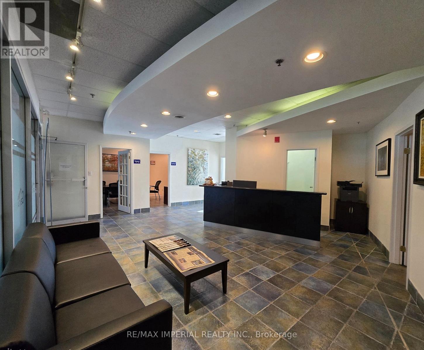 226-230 - 505 Highway 7 Avenue E Property Photo 8