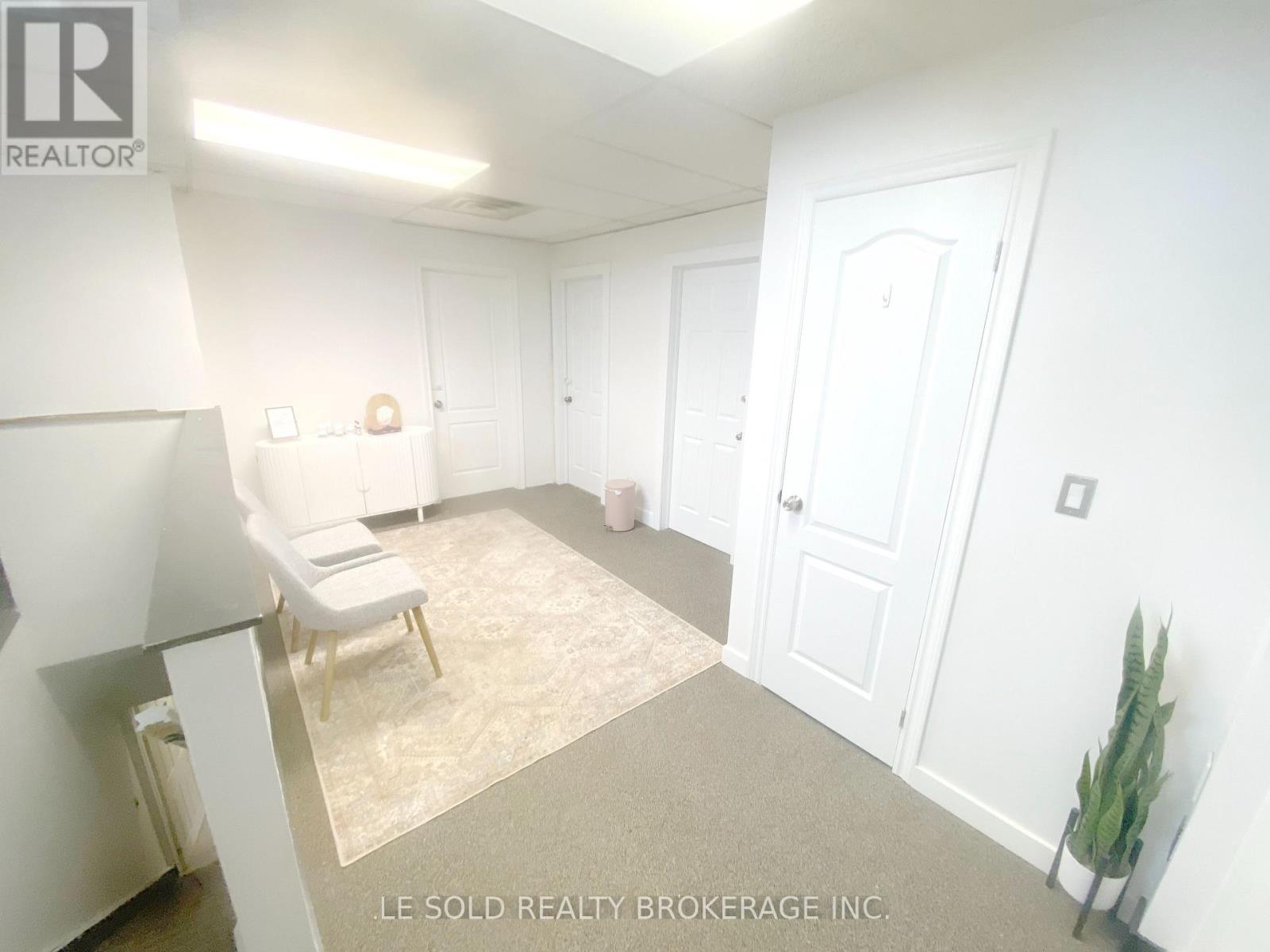 4 (2nd Floor C & D) - 117 Ringwood Drive Property Photo 5
